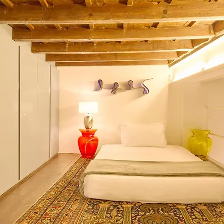 Retreats Duomo Apartment Milan