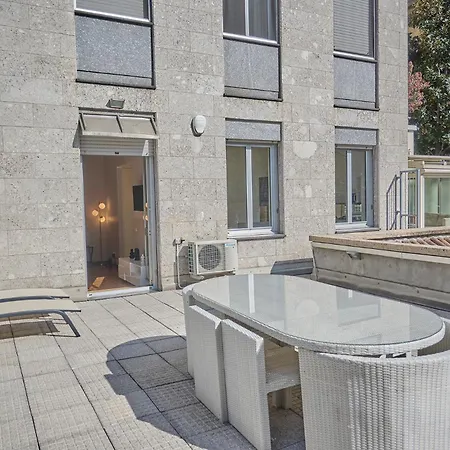 Apartment Retreats Duomo Milan
